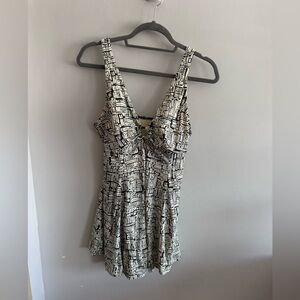 It Figures! One Piece Swimdress – Size 14 – Black & White Slender Thighs